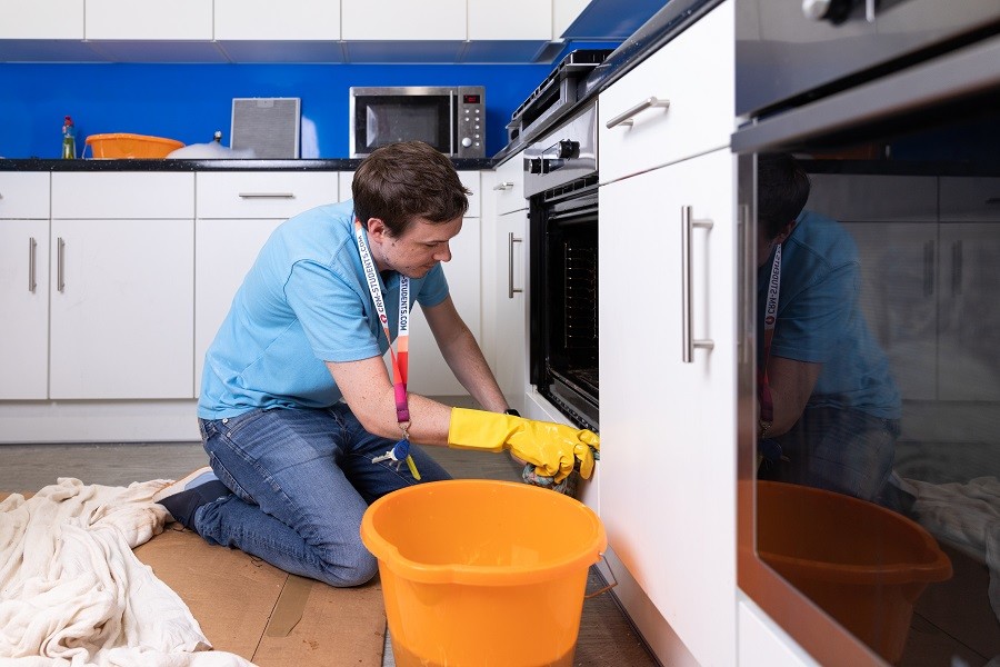 Commercial cleaning service on oven